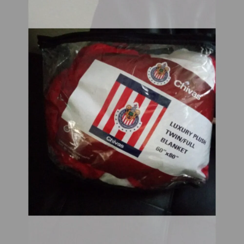 Official Mexico fútbol(Soccer) CHIVAS Luxury Plush Blanket (Last One)